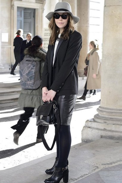 墨镜靓包秀身姿 初春秀场外潮人出街杀手锏