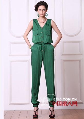 梵依连品牌女装 柔和祖母绿绽放本季街头
