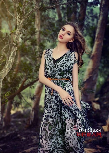 唯简女装2013春夏款 不同材质凸显非凡气质