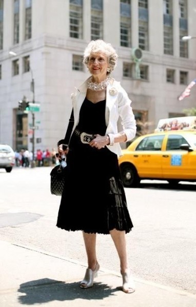 越熟越美丽 奶奶级潮人街拍演绎夕阳红