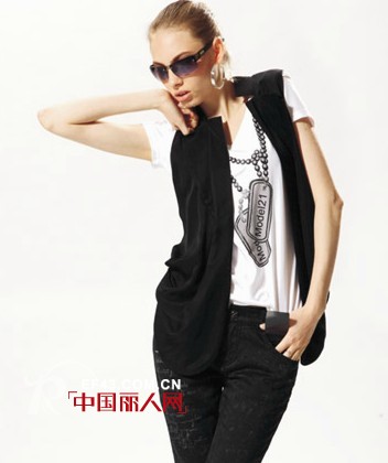 AOLIN FEINI黑白色彩涌入春色 简约回归出奇制胜