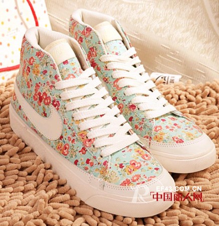 清新亮眼运动鞋 初春轻松踏春去