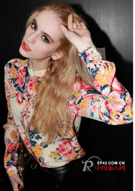 复古印花“印”上衬衫 欧美高街范儿引人眼球