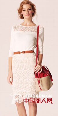 ＴＩＴＩ时尚女装　镂空蕾丝感受春日浪漫