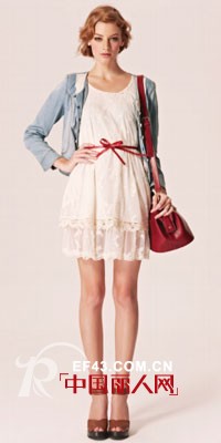 ＴＩＴＩ时尚女装　镂空蕾丝感受春日浪漫