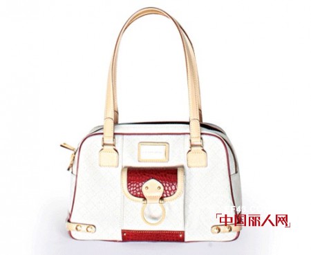 告别臃肿季 艾菲尔时尚小包包为夏季造型加分