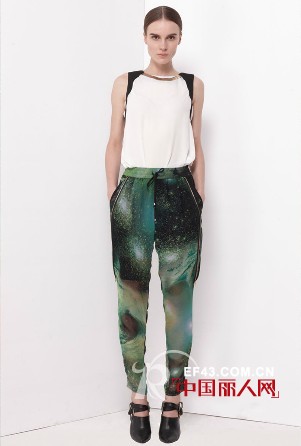 IZZEN女装2013春夏款 未来感星空图案大放异彩
