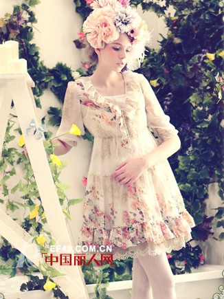 出格女装2013春夏款 清新连衣裙打造田园花仙子
