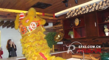 醒狮采青庆贺新春 卡琪新貌大放异彩