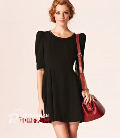 TITI品牌女装 简洁Chic搭穿出复古味