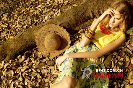 雪凡妮风琴裙系列 穿出清爽惬意的朦胧美感