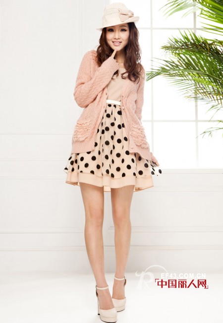 九美风尚女装小清新混搭风  浪漫娇艳的早春气息