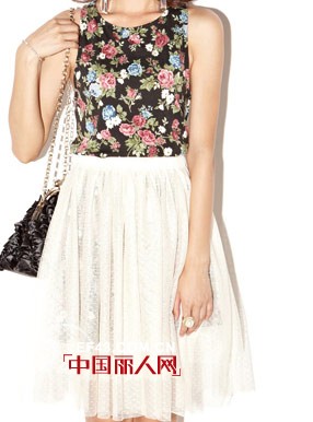 绝美印花连衣裙  早春扮靓必不可少