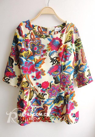 绝美印花连衣裙  早春扮靓必不可少