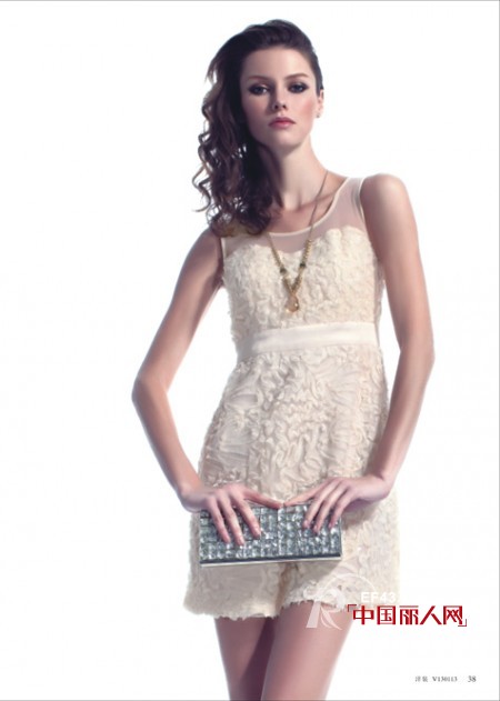 TRUVIVI女装2013春夏款 精致盘花连衣裙让你气质提升