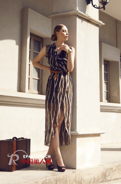 经典故事女装 飘逸长裙演绎野性气质