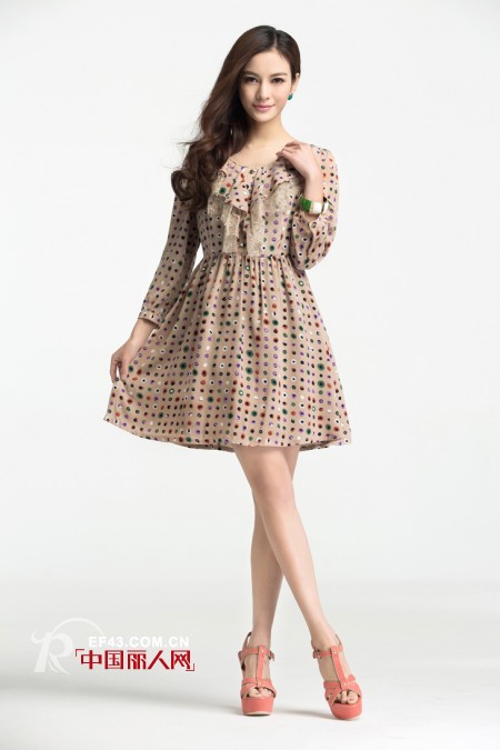 秋水伊人新款连衣裙  带你重温甜美又遥远的“女人梦”