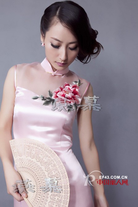 燕慕旗袍  不断升华穿衣人的内涵品性