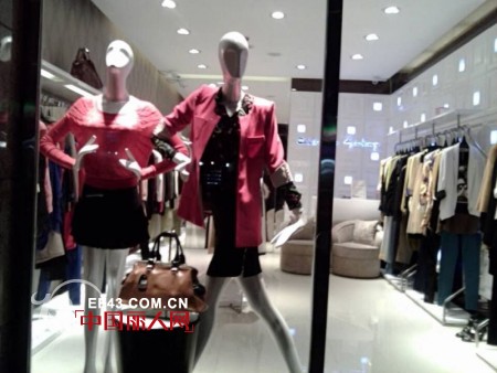 热烈庆祝迪斯廷·凯重庆万州专卖店盛大开业