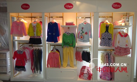 迪士尼品牌童装 2013春夏新品陈列展示