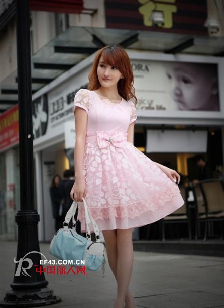 娜璐多Naluodor品牌女装展现女性充满朝气的年轻气质