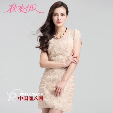秋水伊人2013春夏款 让片片花瓣在衣前飞舞