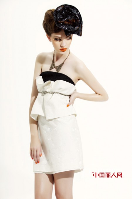 尚默女装2013春夏款 经典黑白重新演绎硬朗线条