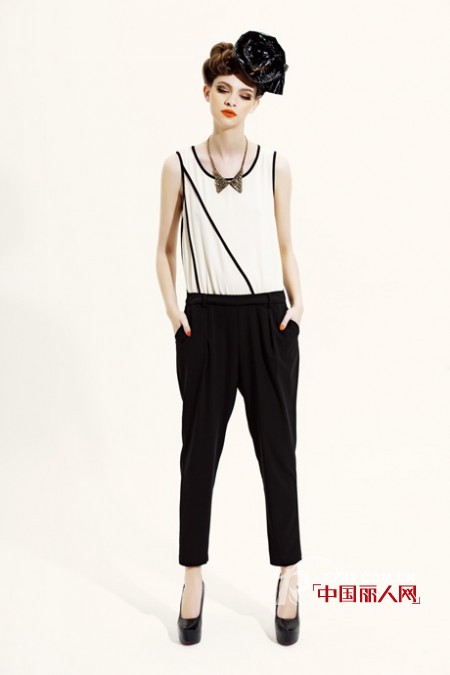 尚默女装2013春夏款 经典黑白重新演绎硬朗线条
