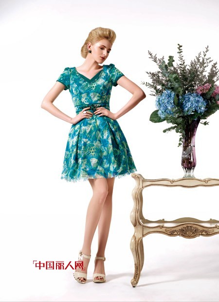 司歌女装2013春夏款 可爱蓬蓬裙穿出瘦腿腿