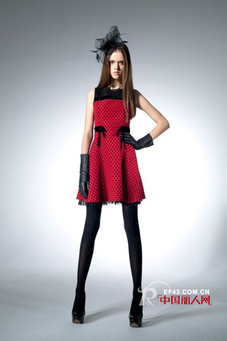 NIIN妮莹时尚女装  打造柔和精致浪漫的感觉