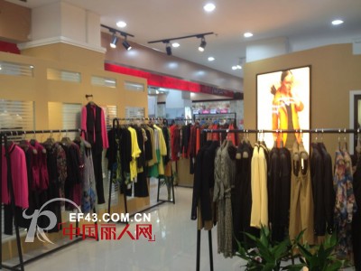 恭贺奕色lesebie女装品牌湖北黄石武商新店火热开张