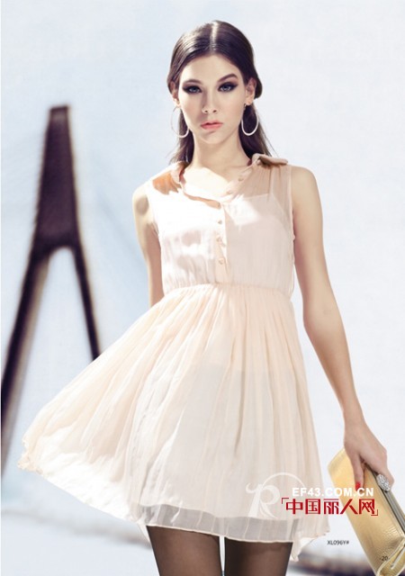 艾米索品牌女装  为有着思索个性的你而动