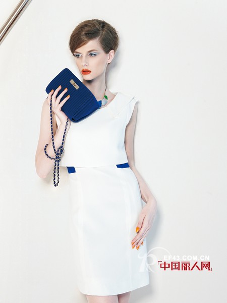 可姿.伊女装春夏新款 优雅连衣裙大展自信风度