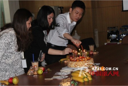 卓维乐举办员工生日会 爱意关怀温暖人心