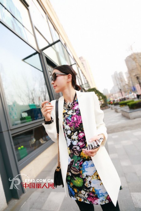多色西装衣橱必备 早春和时尚达人“偷师一二”