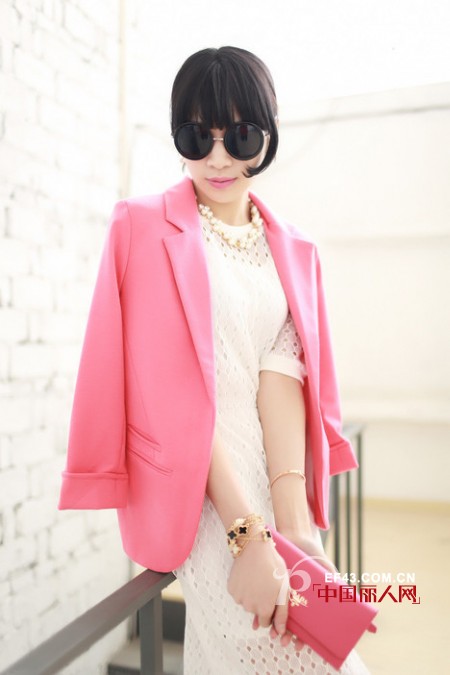 多色西装衣橱必备 早春和时尚达人“偷师一二”