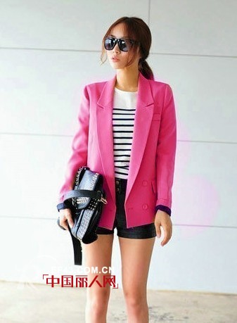 多色西装衣橱必备 早春和时尚达人“偷师一二”