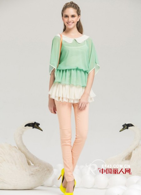 纳纹春装灵气单品  翩翩裙摆带来更多层次与动感