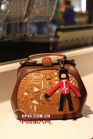 初春扮靓亮眼小包包 好看又好搭