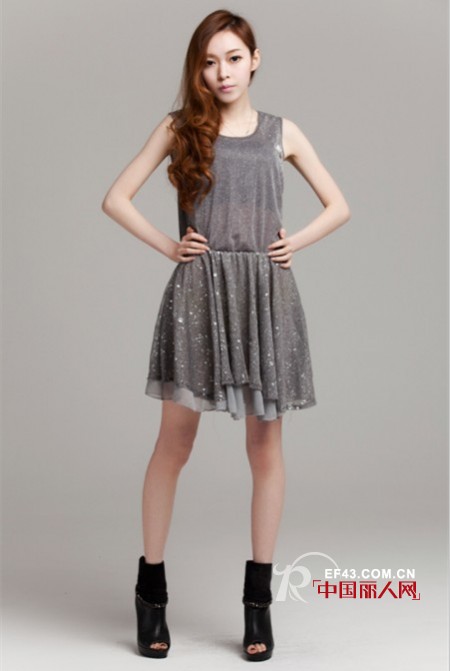 山石久渡女装 多款连衣裙穿出潮流至IN风格