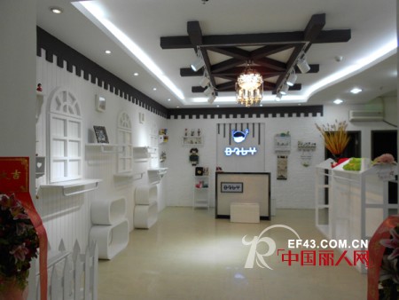 中阁娃娃时尚童装  以独特优势发展全国专卖连锁