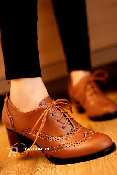 春夏时节 尝尝中跟的别样甜美范儿