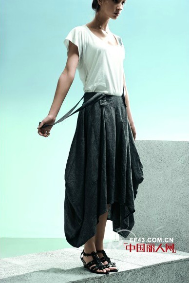 哲迪品牌女装 让你洋溢青春挥洒自然