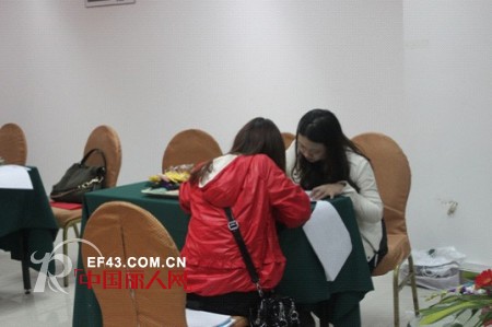 祝贺大眼蛙童装2013秋冬新品订货会圆满落幕