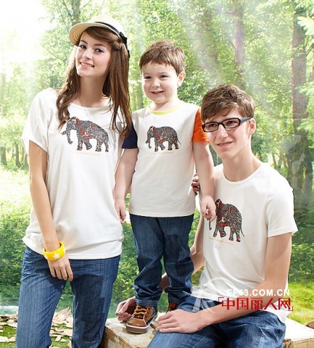 上流家族亲子装  为你的假日增添多些时尚