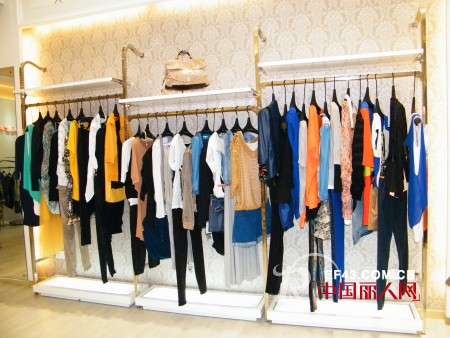 热烈祝贺迪斯廷·凯品牌女装广东肇庆专卖店隆重开业