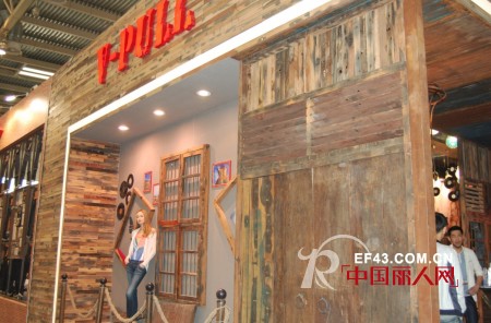 牛仔品牌V-PULL 2013CHIC创意活体模特展示