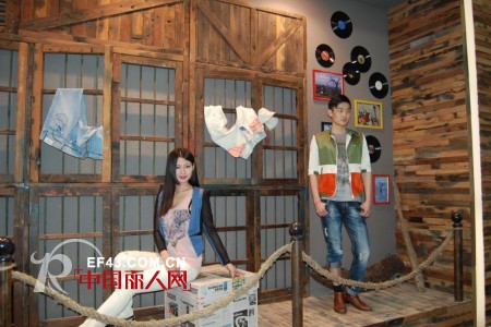 牛仔品牌V-PULL 2013CHIC创意活体模特展示