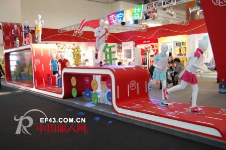 李宁童装首次全新独立形象盛装亮相CHIC