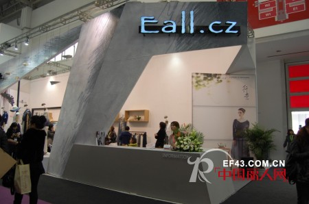 Eall.cz/意澳女装2013CHIC将简约进行到底